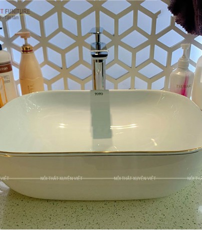 Chậu rửa lavabo đặt bàn dáng vuông viền vàng tại Xuyên Việt XVCV18